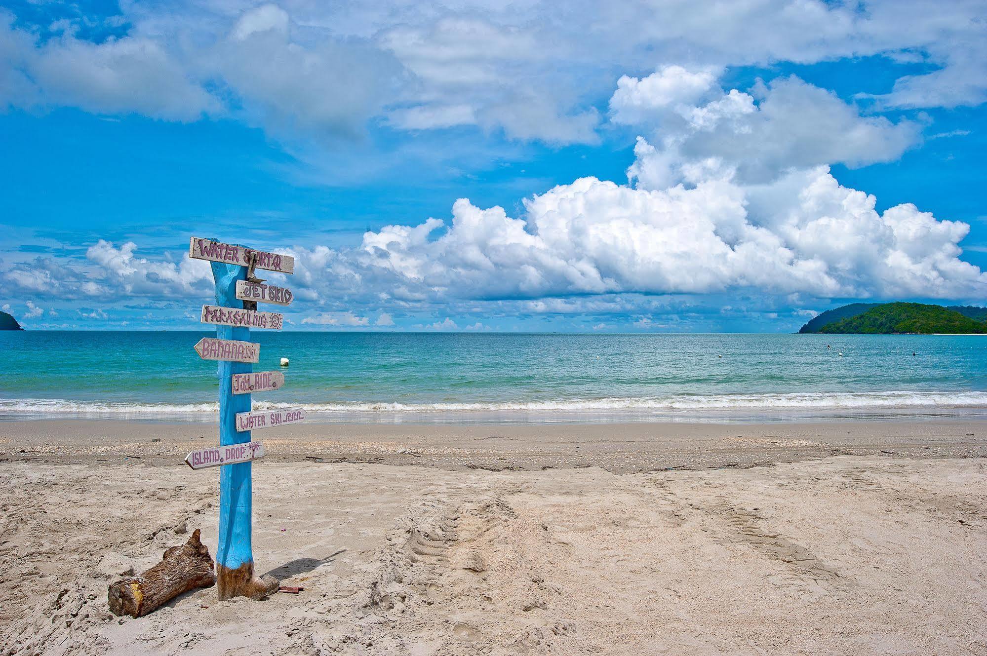 Langgura Baron Resort Pantai Cenang  Bagian luar foto